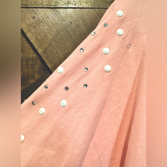 NWOT BiBi Peach Color Rhinestone and Pearl Fringe Top - Picture 9 of 14